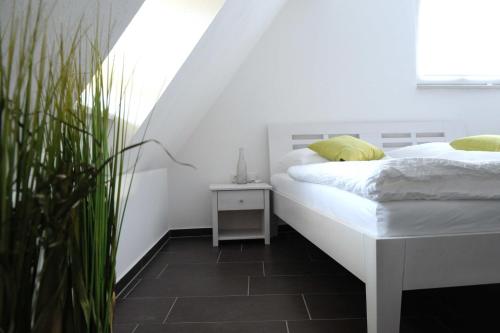 Ein Bett oder Betten in einem Zimmer der Unterkunft Pension Typisch Naumburg