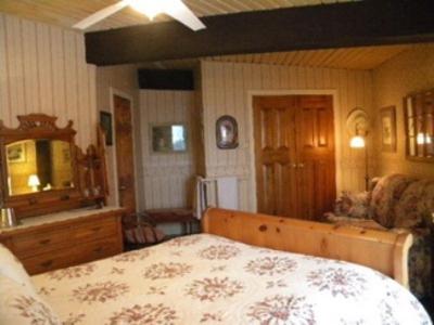 Кровать или кровати в номере Stouffermill Bed & Breakfast