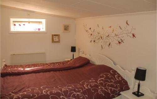 Postel nebo postele na pokoji v ubytování Amazing Home In Nttraby With Kitchen