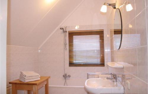 a white bathroom with a sink and a tub at Beautiful Home In Stavoren With 3 Bedrooms And Wifi in Stavoren