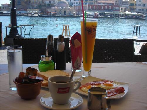 Jídlo v hotelu nebo okolí