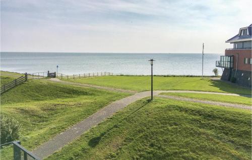 a walkway next to a building and the ocean at Awesome Home In Stavoren With Wifi in Stavoren