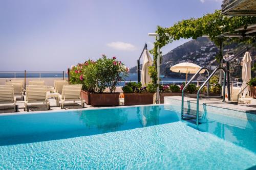 The swimming pool at or close to Hotel Marina Riviera
