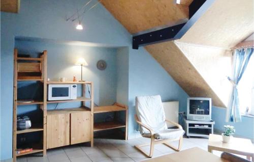 Una cocina o cocineta en Nice Apartment In Noertrange With Wifi