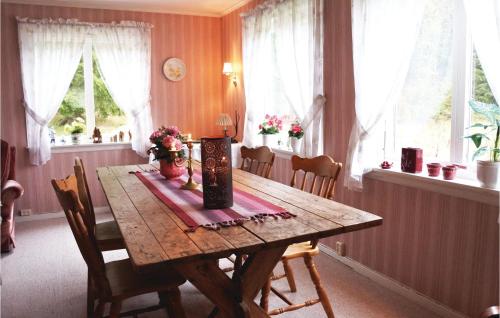 
En restaurant eller et spisested på Holiday home Grimstad Birkedal
