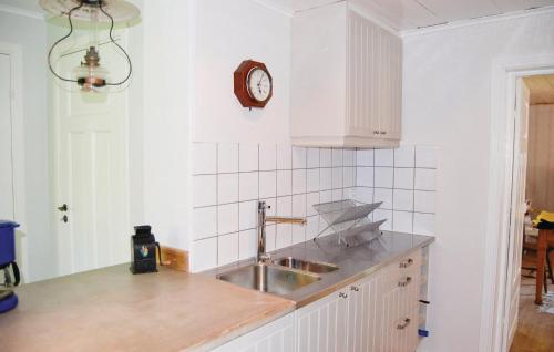 Ett kök eller pentry på 3 Bedroom Nice Home In Hradsbck