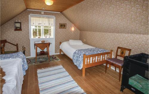 Säng eller sängar i ett rum på 3 Bedroom Nice Home In Hradsbck