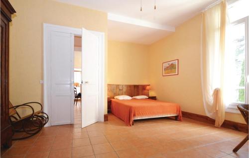 Ένα ή περισσότερα κρεβάτια σε δωμάτιο στο Stunning Home In Montagnac With Private Swimming Pool, Can Be Inside Or Outside