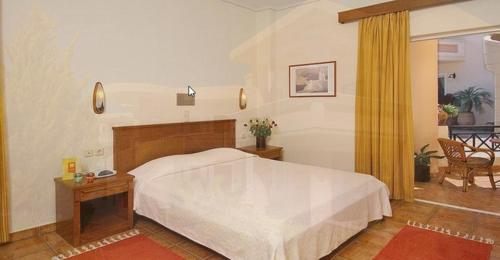 Un ou plusieurs lits dans un hébergement de l'établissement Sissy Village All Suite Hotel