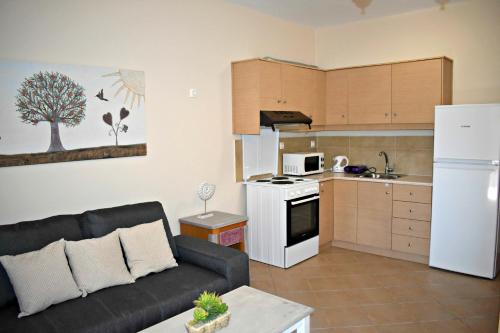 Kuchyň nebo kuchyňský kout v ubytování Kakia 2 Bedroom Apartment