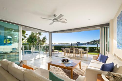 Pavillion 17 - Waterfront Spacious 4 Bedroom With Own Inground Pool And Golf Buggy