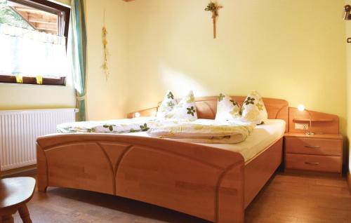 Letto o letti in una camera di Beautiful Home In B, Peterstal-griesbach With Sauna, Wifi And 1 Bedrooms
