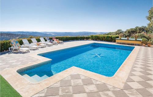 Πισίνα στο ή κοντά στο Stunning Home In Constantina