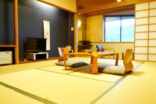 楽々花にあるテレビまたはエンターテインメントセンター