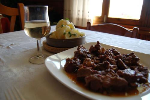 Jídlo v hotelu nebo okolí
