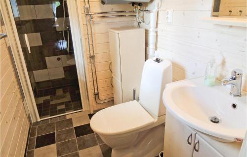 Koupelna v ubytování Stunning Home In Simlngsdalen With Kitchen