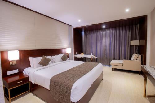 Postel nebo postele na pokoji v ubytování Visthara inn - Comfort Stay