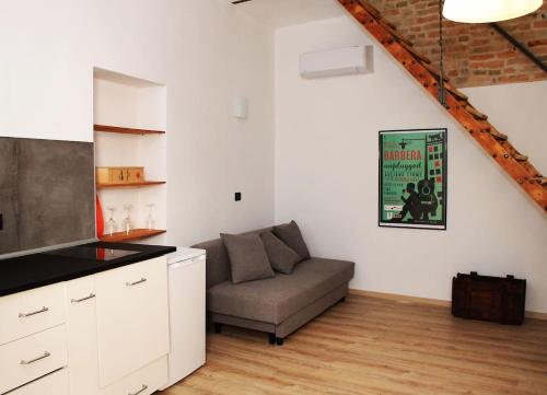 a living room with a couch in a kitchen at Casa Lidia locazione breve in Agliano Terme