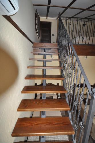 a set of wooden stairs in a building at Vía Caparra Superior in Oliva de Plasencia