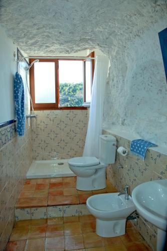 a bathroom with a toilet and a sink at Casa Rural La Bodeguilla in Alcalá del Júcar