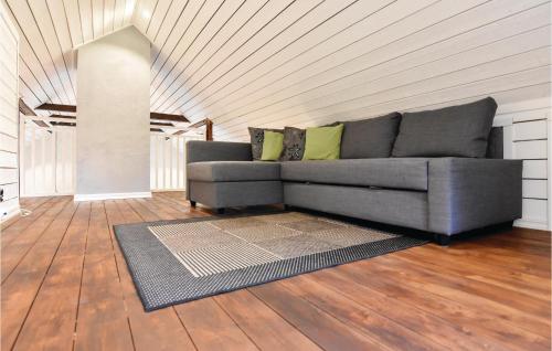Гостиная зона в Lovely Home In Älgarås With Kitchen
