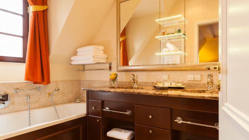 Relais & Châteaux Bülow Palaisにあるバスルーム