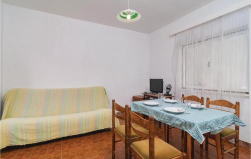 TV a/nebo společenská místnost v ubytování Apartment Jesenice Bajnice With Sea View Ix