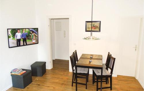 Televisyen dan/atau pusat hiburan di 2 Bedroom Awesome Apartment In Wismar