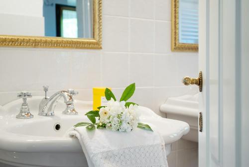 Ένα μπάνιο στο Borgo Rosso Country House B&B