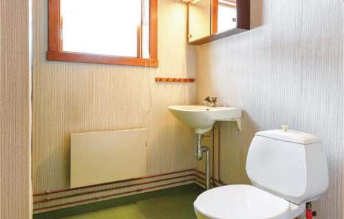 a bathroom with a toilet and a sink at 2 Bedroom Awesome Home In Sysslebck in Sysslebäck