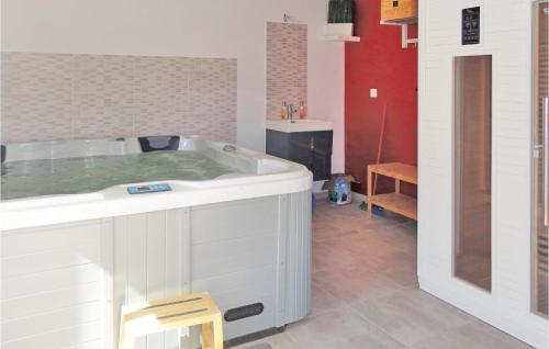 ナルボンヌにあるStunning Home In Narbonne With 2 Bedrooms, Wifi And Saunaのギャラリーの写真