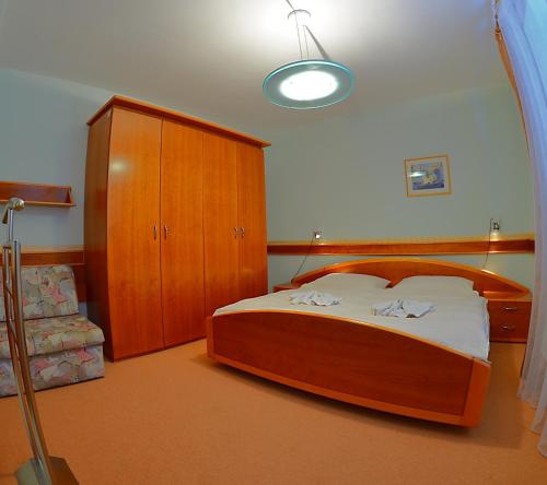 Un pat sau paturi într-o cameră la Penzion Fontis Terrae