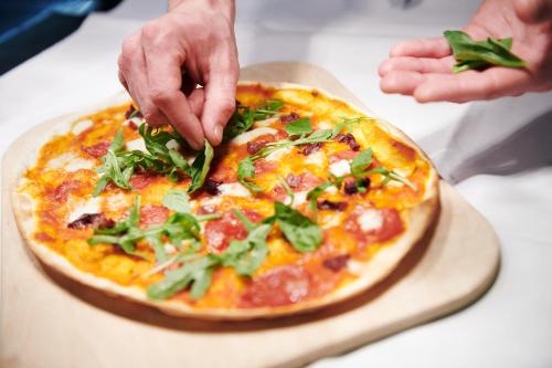 ホテルの敷地内または近くでの食事または食べ物