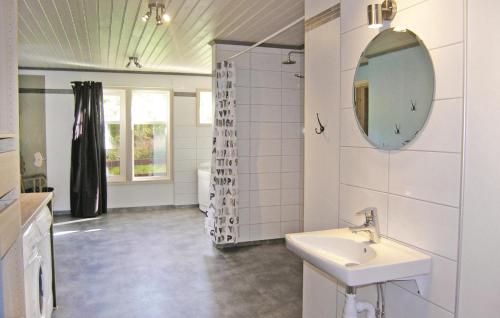 Kupaonica u objektu Beautiful home in Vittaryd with 4 Bedrooms, Sauna and WiFi