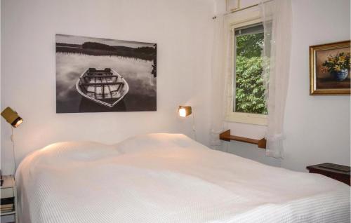 HjärnarpにあるBeautiful Home In Hjrnarp With Sauna, Outdoor Swimming Pool And Wifiのギャラリーの写真