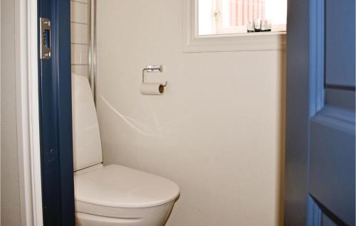 Koupelna v ubytování Awesome Home In Tjllmo With 2 Bedrooms And Wifi
