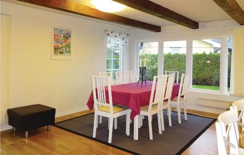 Гостиная зона в Lovely Home In Beddingestrand With Wifi