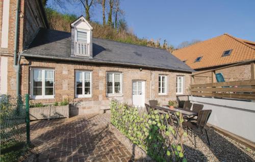 Stunning home in Fontaine le Dun with 3 Bedrooms and WiFi