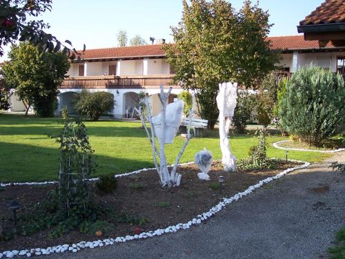 a garden with white sculptures in a yard at PAGA Hotel in Aidenbach
