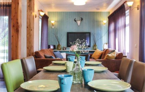 Posezení v ubytování 8 Bedroom Lovely Home In Bruchterveld