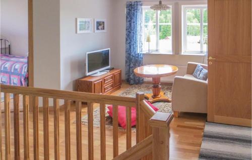 Телевизор и/или развлекательный центр в Four-Bedroom Holiday Home In Gnosjo