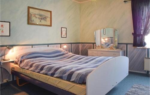 En eller flere senger på et rom på Beautiful Home In Fyresdal With 3 Bedrooms And Wifi