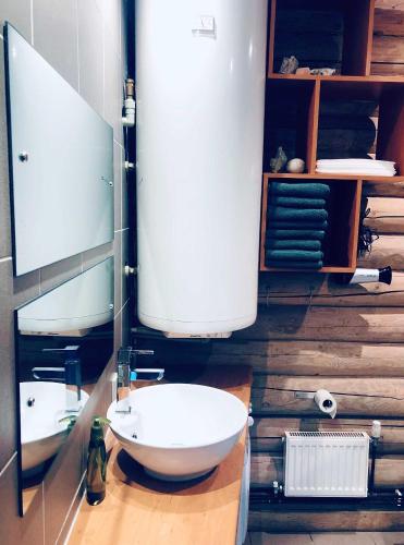 Un baño de Add Story Guest House