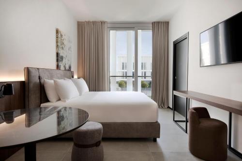 J Hotel photo 35