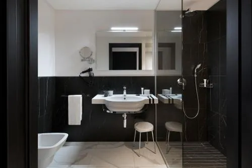 J Hotel photo 4