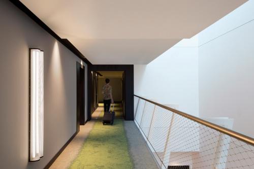 J Hotel photo 34