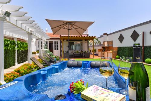 Jacuzzi & Garden Holiday Home