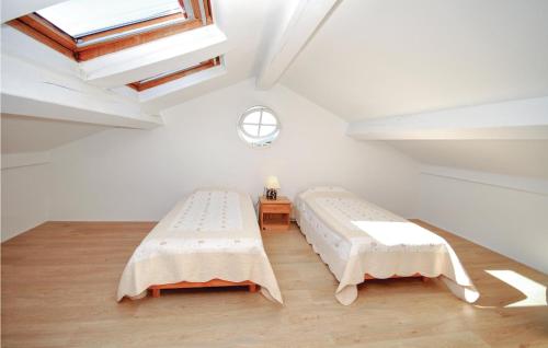 Krevet ili kreveti u jedinici u okviru objekta Gorgeous Home In Cabris With Wifi