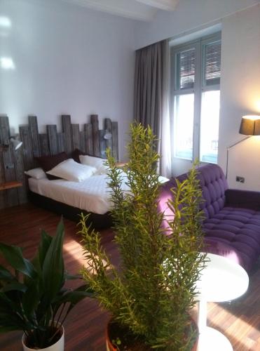 a living room with a bed and a couch at Las Coles Apartasuites in Xàtiva
