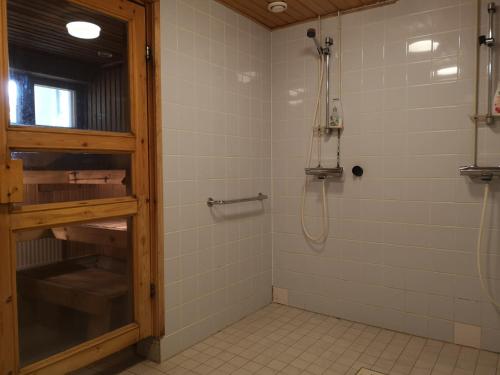 Kylpyhuone majoituspaikassa Hotelli Hirsiranta